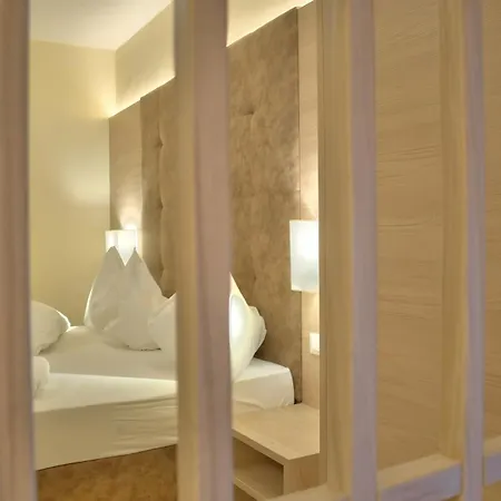 Boutique Burgund 3* Parcines